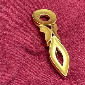 Vintage Elegant Gold Pendant